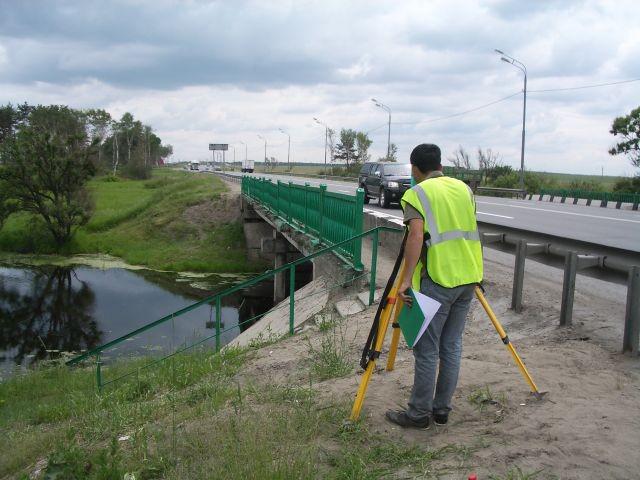 Геодезические изыскания при ремонте моста через реку